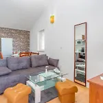 Daire Beautiful In Krk With Kitchen *