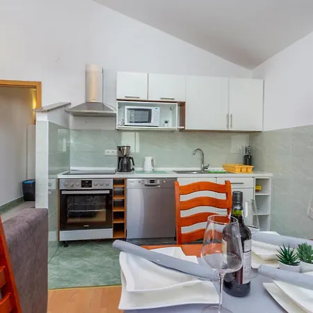 아파트 Beautiful In Krk With Kitchen *