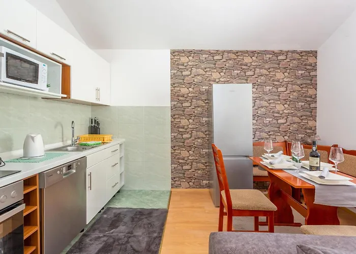 Appartement Beautiful In Krk With Kitchen *