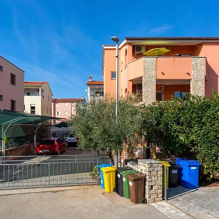 2 Bedroom Front In Krk Apartamento Krk Town