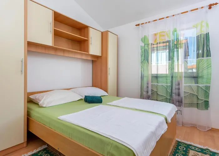 Beautiful In Krk With Kitchen Apartman