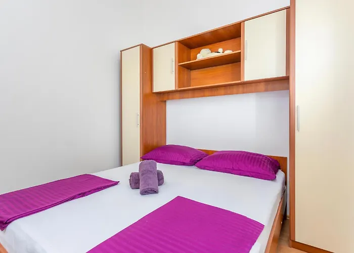 Beautiful In Krk With Kitchen Apartman